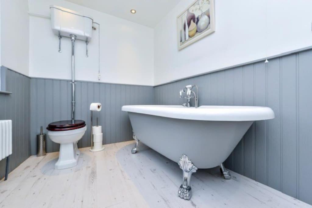 Victorian Townhouse - Stamford Centre - 2 Big Bedrooms, Living Room Kitchen Etc Tastefully Decorated Ngoại thất bức ảnh
